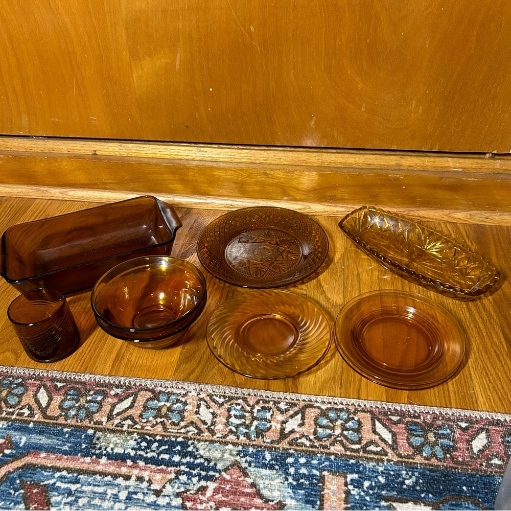 Assorted amber dish ware